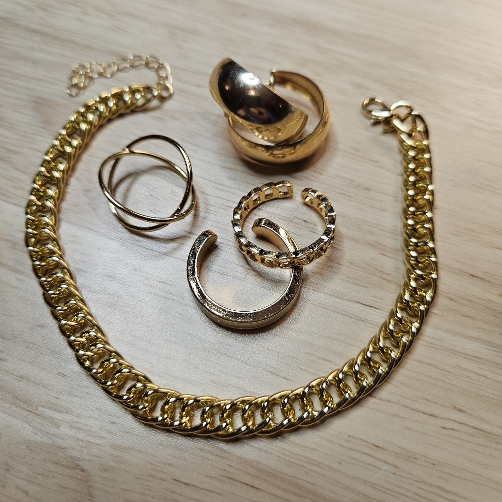 Elegant Gold Jewelry Set